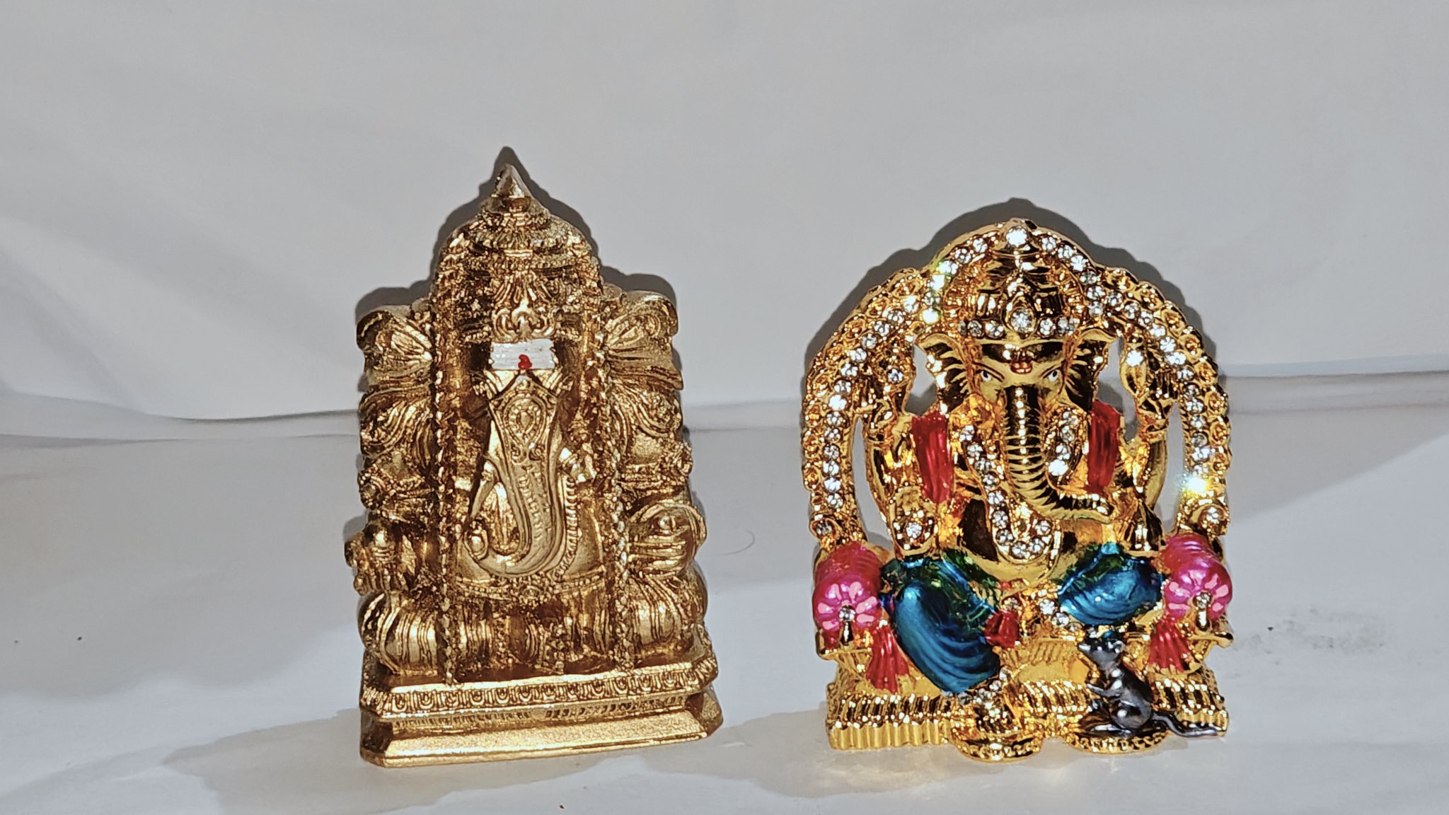 ✨ Divine Ganapathi Gold Finish Idol